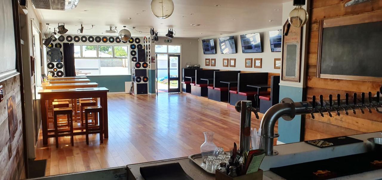 Hotel Motueka Backpackers, Loud Live Music Friday Saturday Nights Bagian luar foto